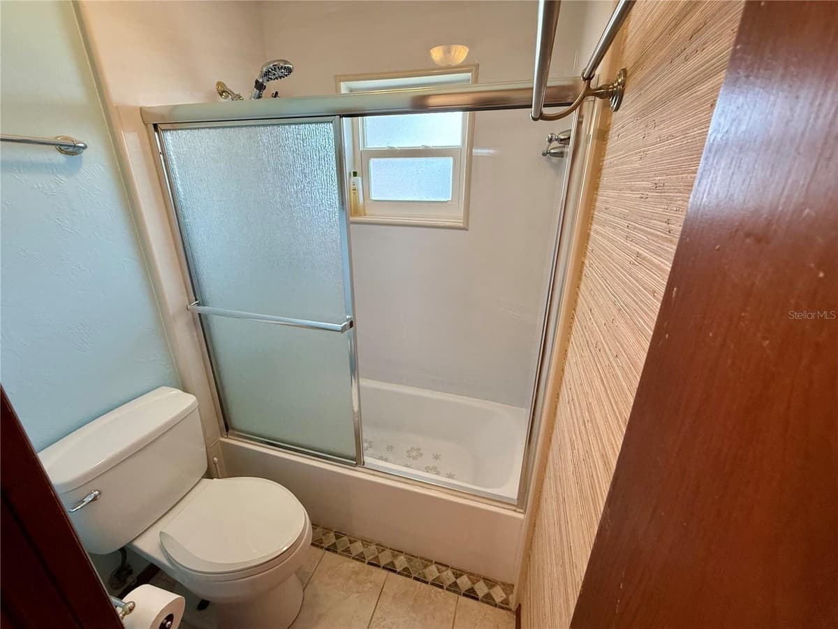 468 CEIL DRIVE — photo 17 of 41