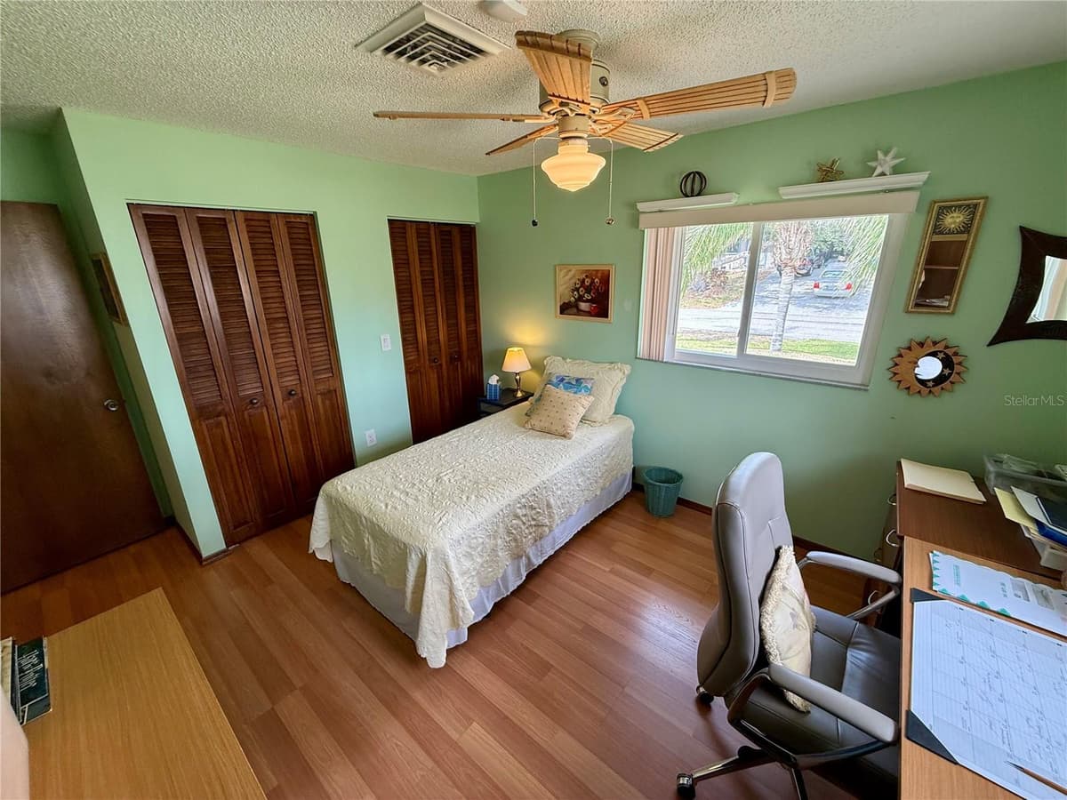 468 CEIL DRIVE — photo 15 of 41