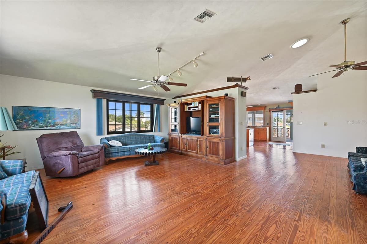 103 TAHITI CIRCLE — photo 9 of 41