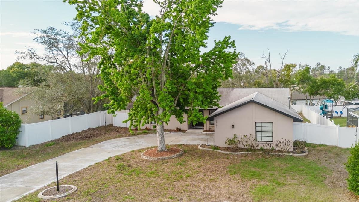2427 COMERWOOD DRIVE — photo 4 of 34