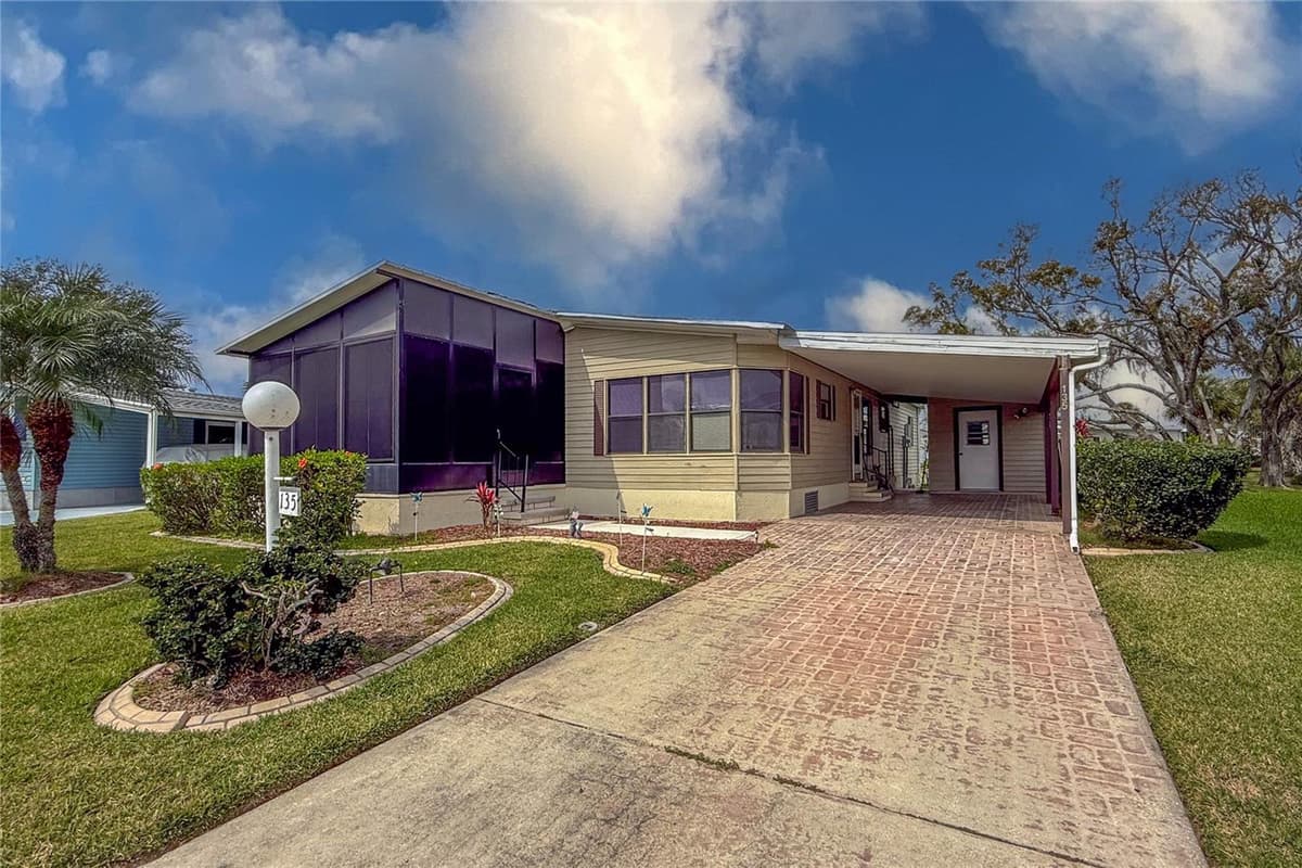 135 HUMMINGBIRD AVENUE — photo 1 of 48