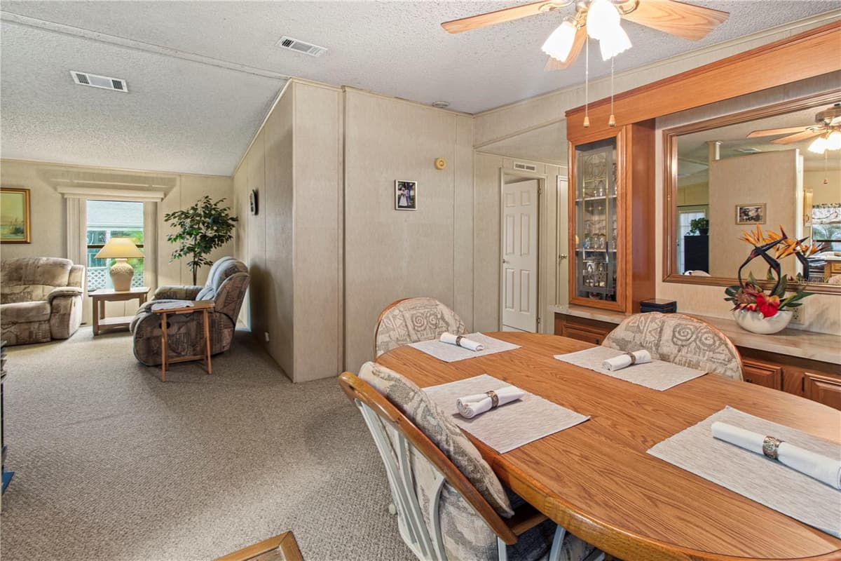 135 HUMMINGBIRD AVENUE — photo 12 of 48