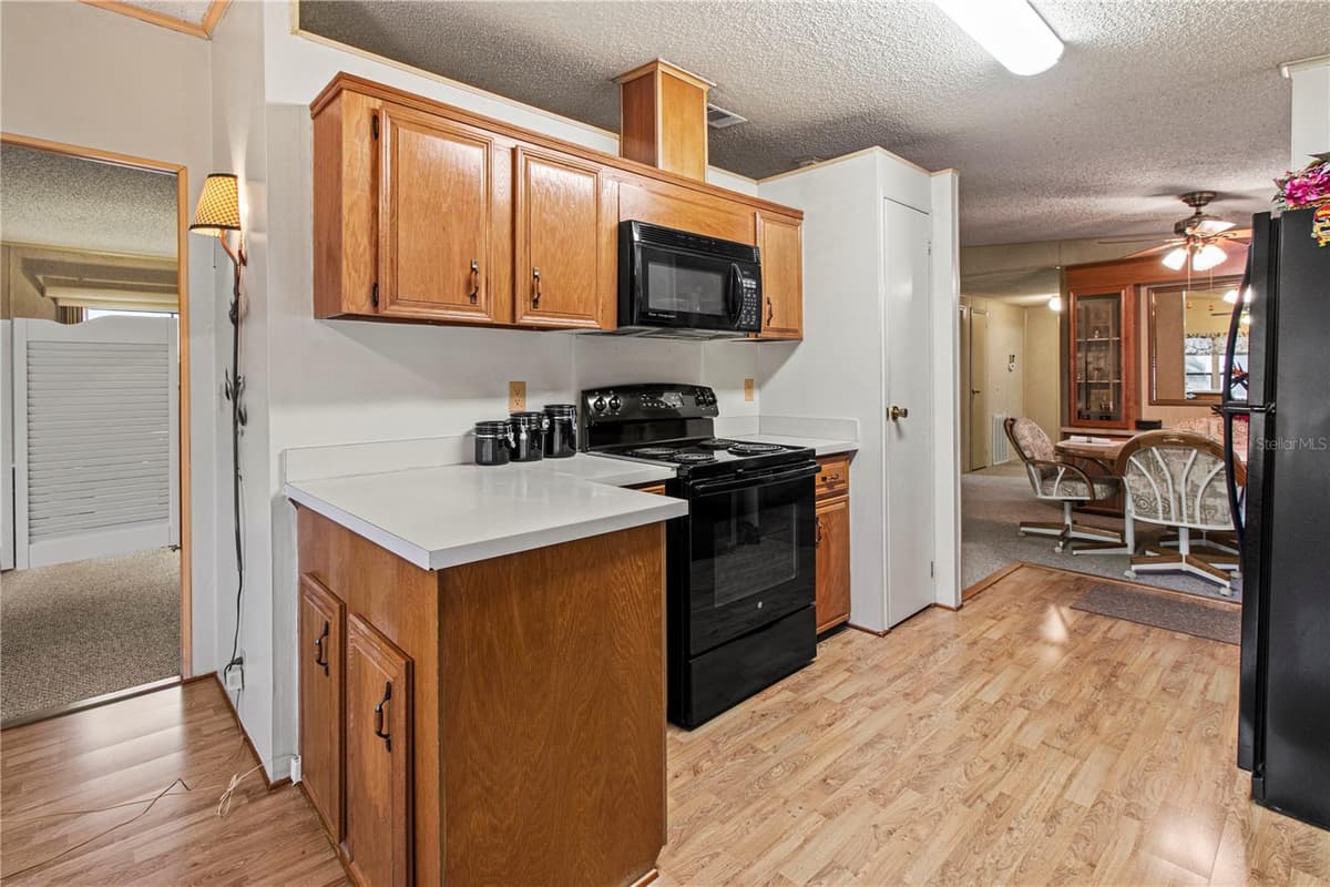135 HUMMINGBIRD AVENUE — photo 15 of 48