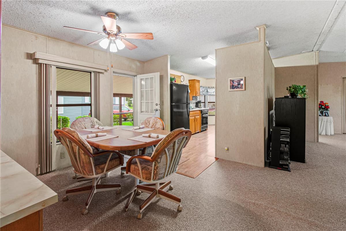 135 HUMMINGBIRD AVENUE — photo 13 of 48
