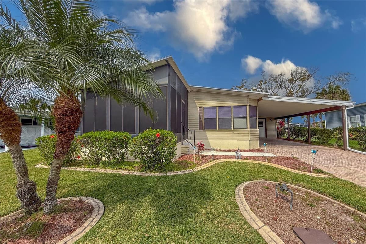 135 HUMMINGBIRD AVENUE — photo 2 of 48