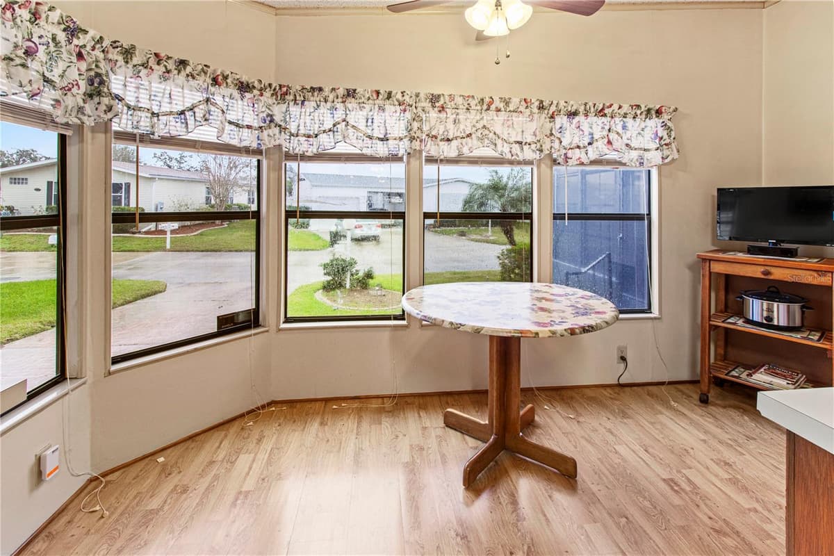 135 HUMMINGBIRD AVENUE — photo 19 of 48
