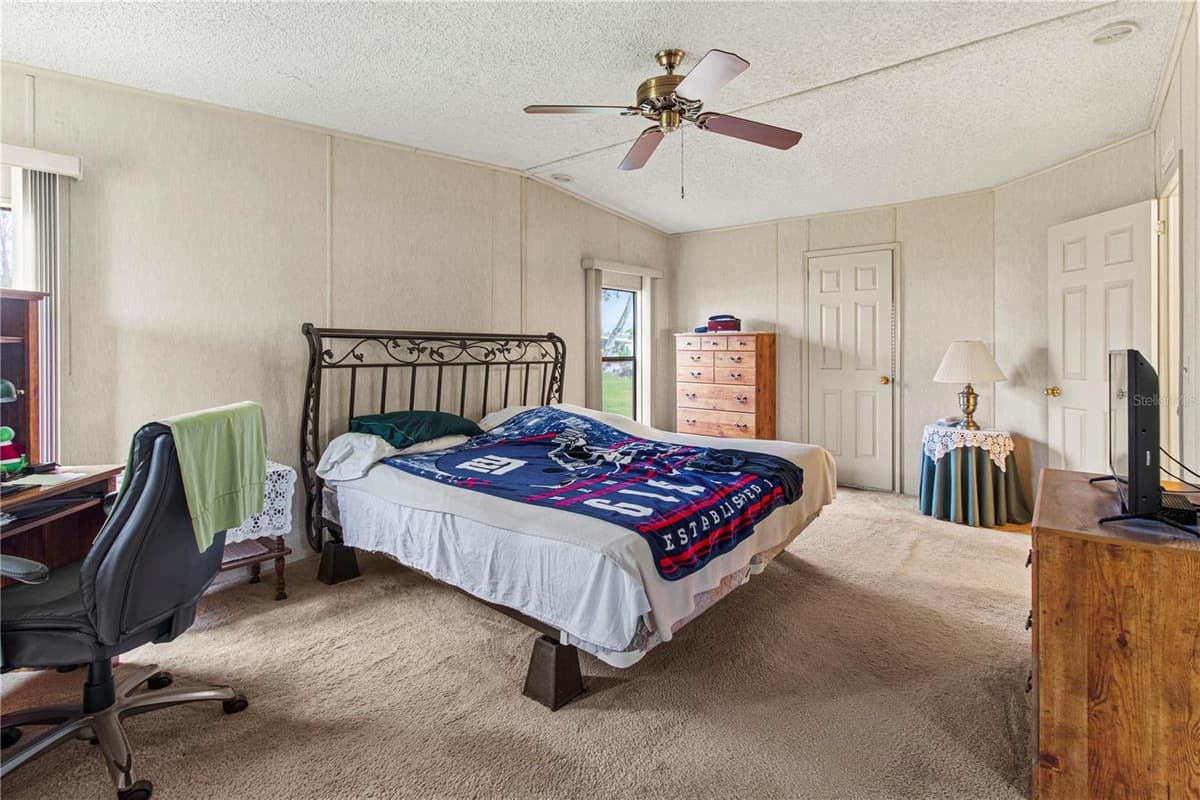 135 HUMMINGBIRD AVENUE — photo 26 of 48