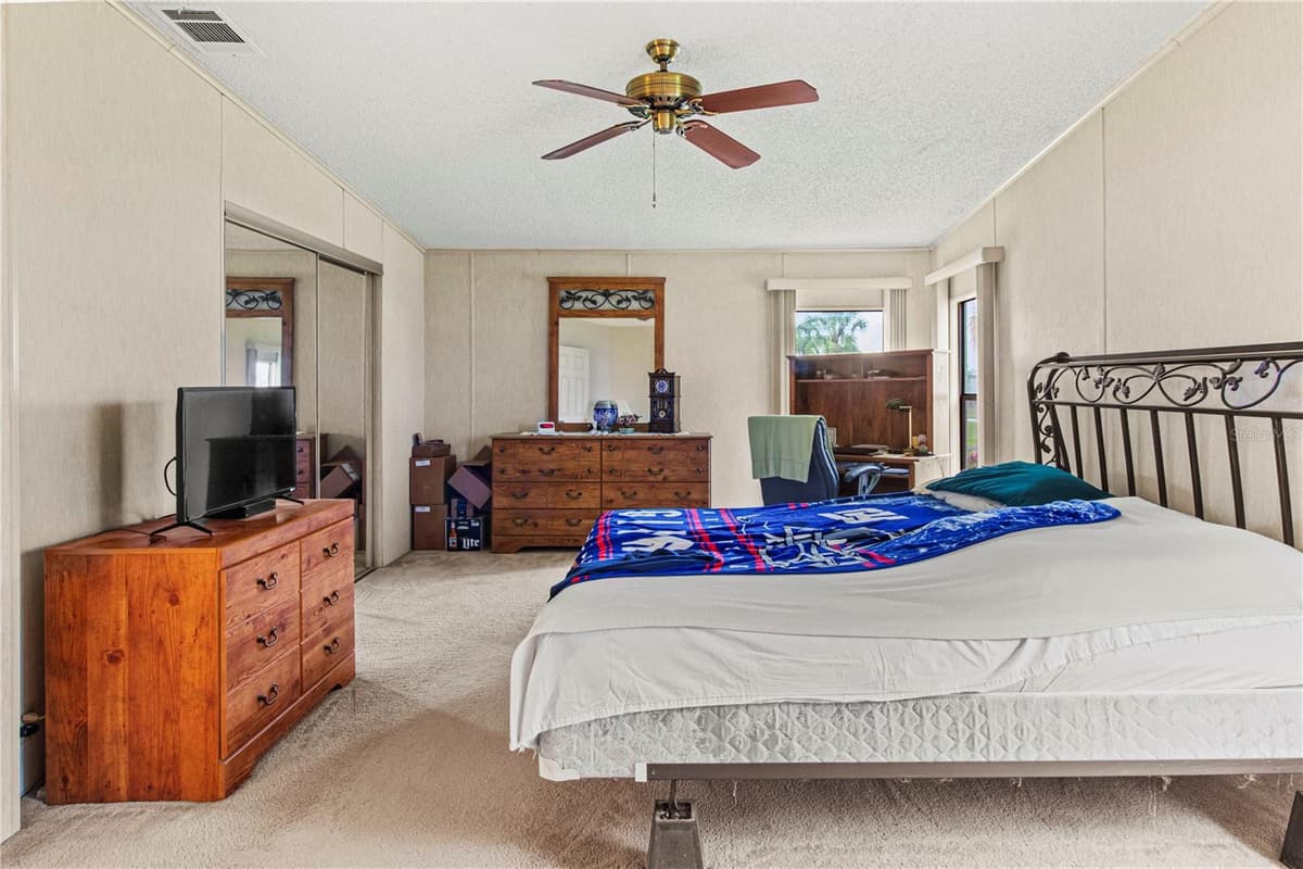 135 HUMMINGBIRD AVENUE — photo 24 of 48