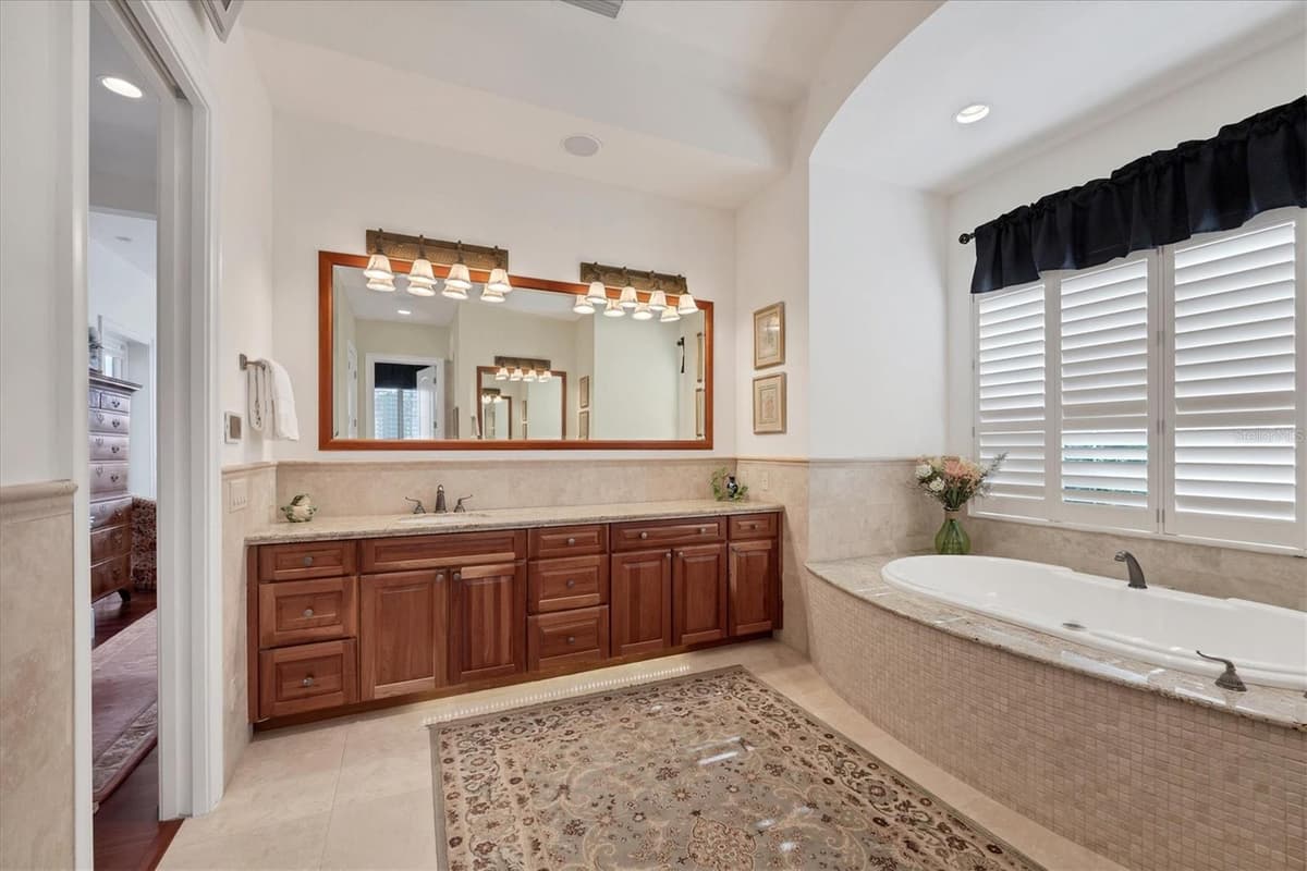 1137 LAKE SHORE DRIVE — photo 36 of 79