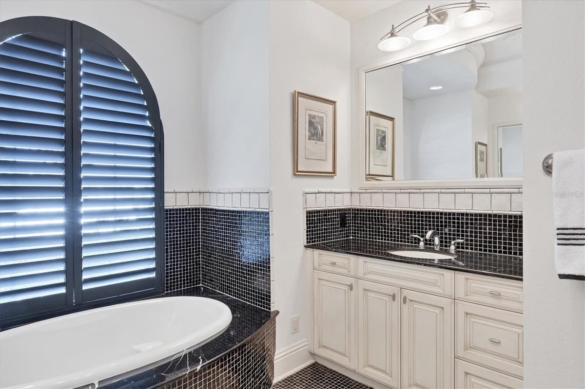 1137 LAKE SHORE DRIVE — photo 50 of 79