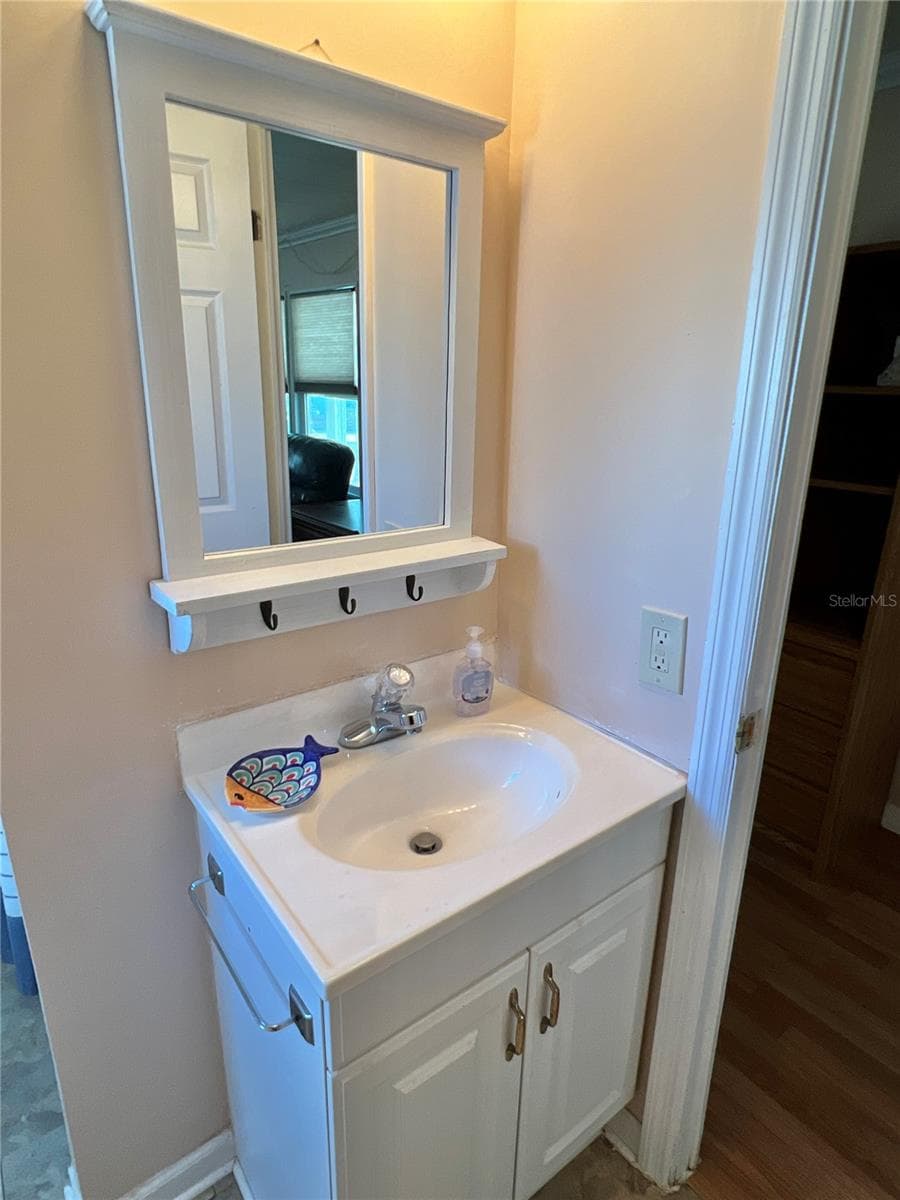 7167 MOUNT HAWTHORNE ROAD — photo 16 of 26