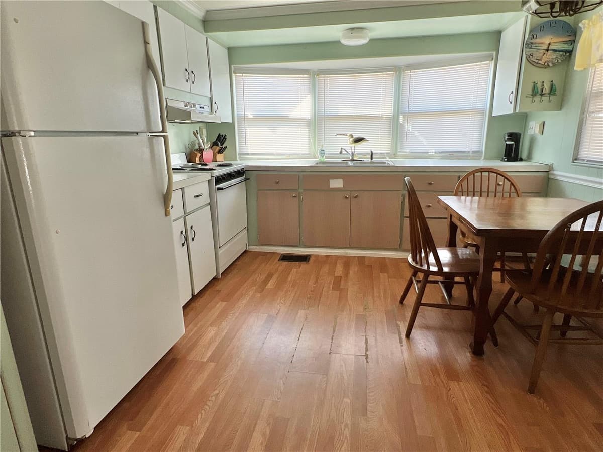 7167 MOUNT HAWTHORNE ROAD — photo 8 of 26