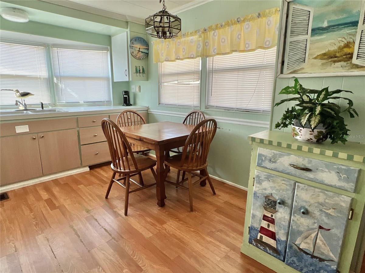 7167 MOUNT HAWTHORNE ROAD — photo 7 of 26