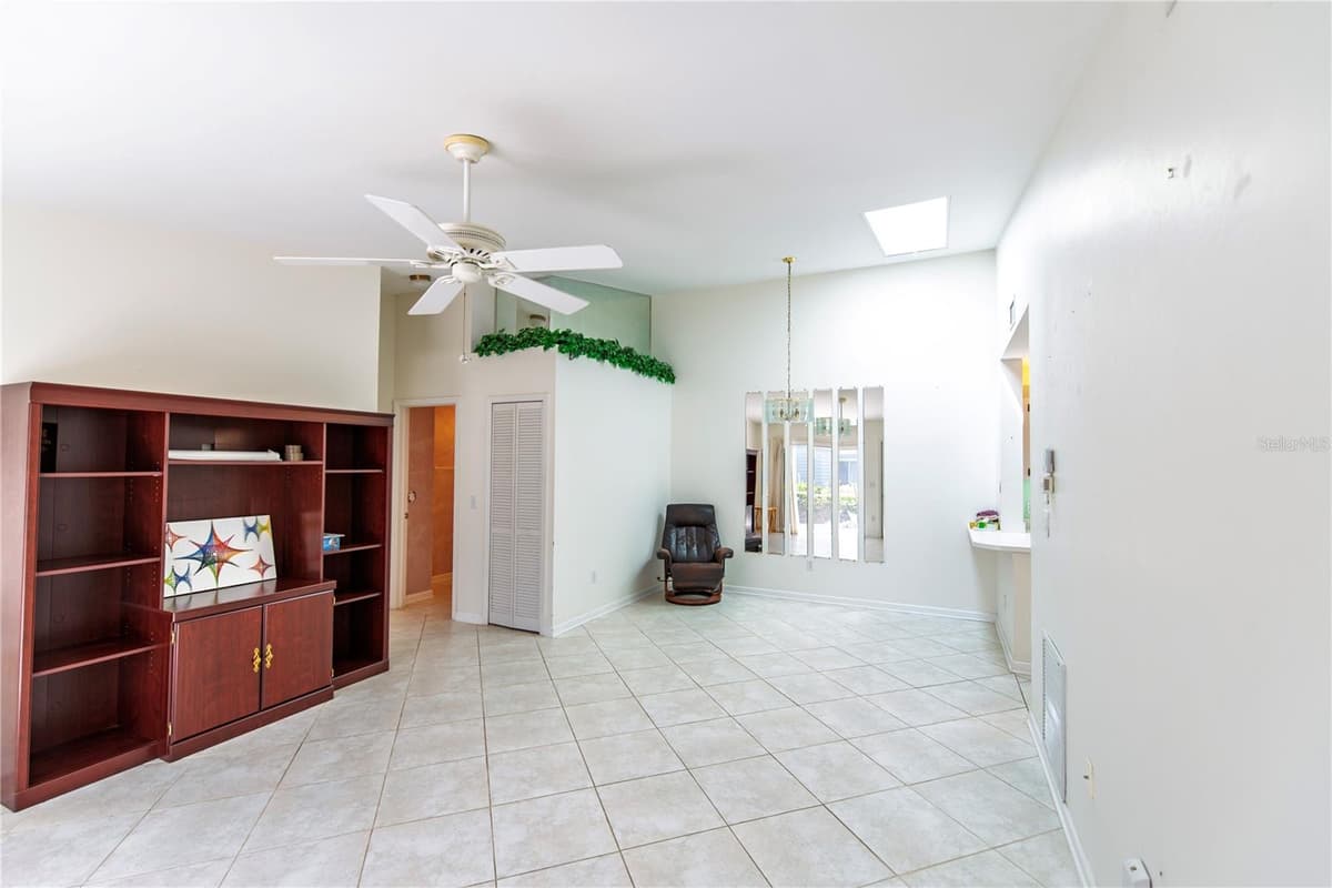 3300 LOVELAND BOULEVARD — photo 4 of 18