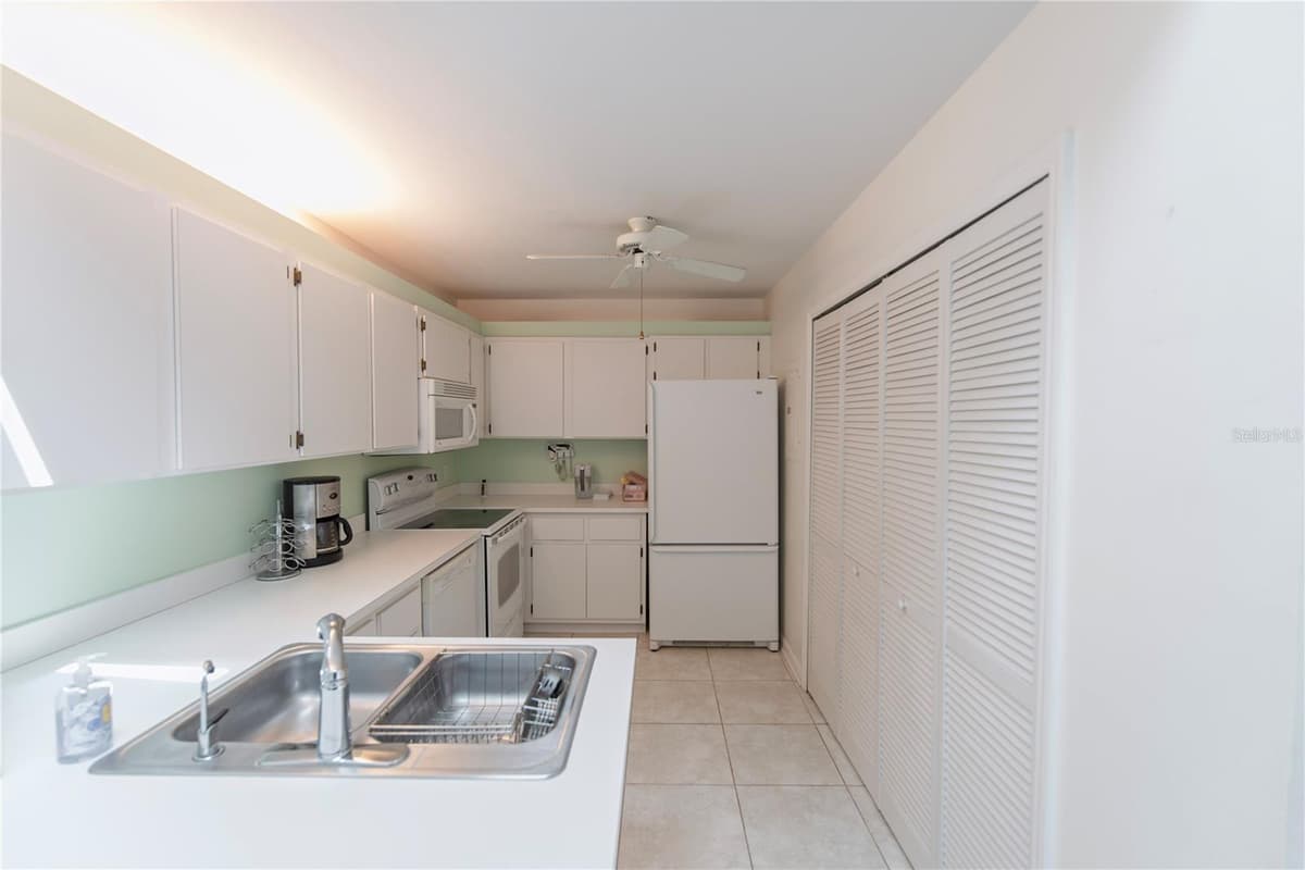 3300 LOVELAND BOULEVARD — photo 6 of 18