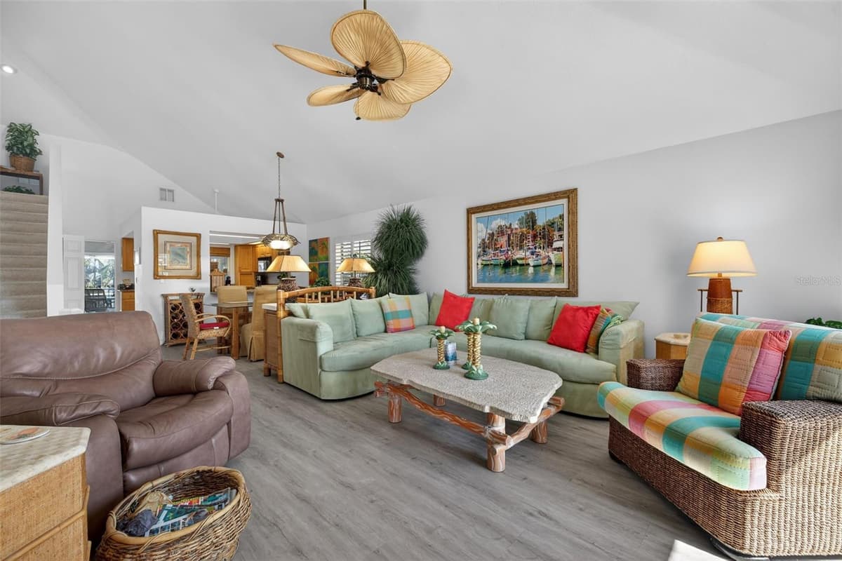 12130 SIESTA DRIVE — photo 13 of 36