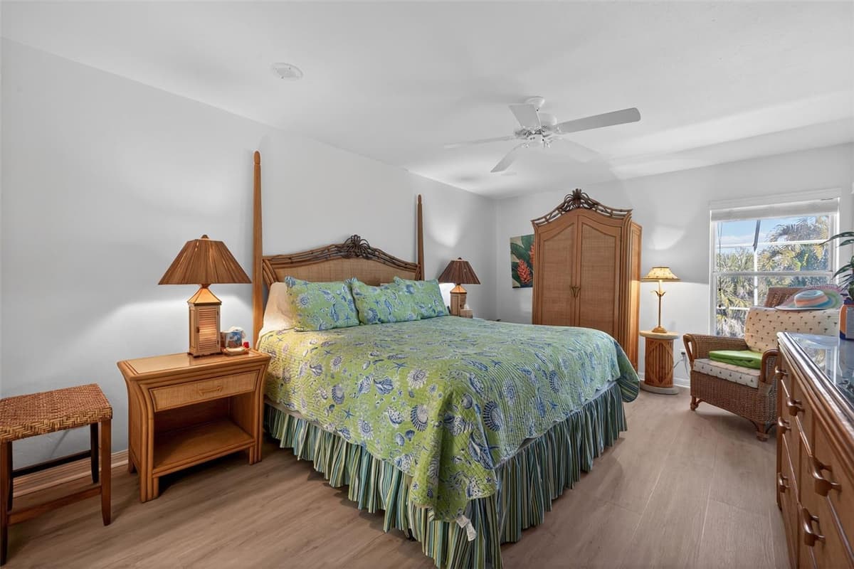 12130 SIESTA DRIVE — photo 16 of 36