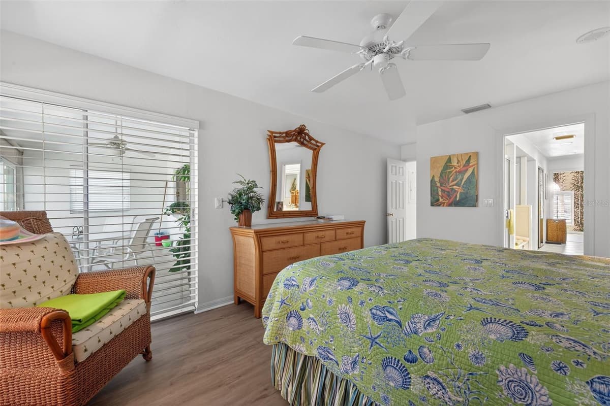 12130 SIESTA DRIVE — photo 15 of 36