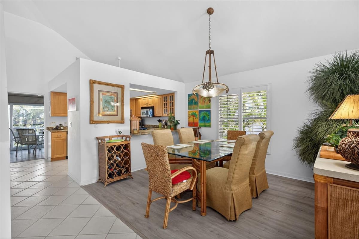12130 SIESTA DRIVE — photo 5 of 36