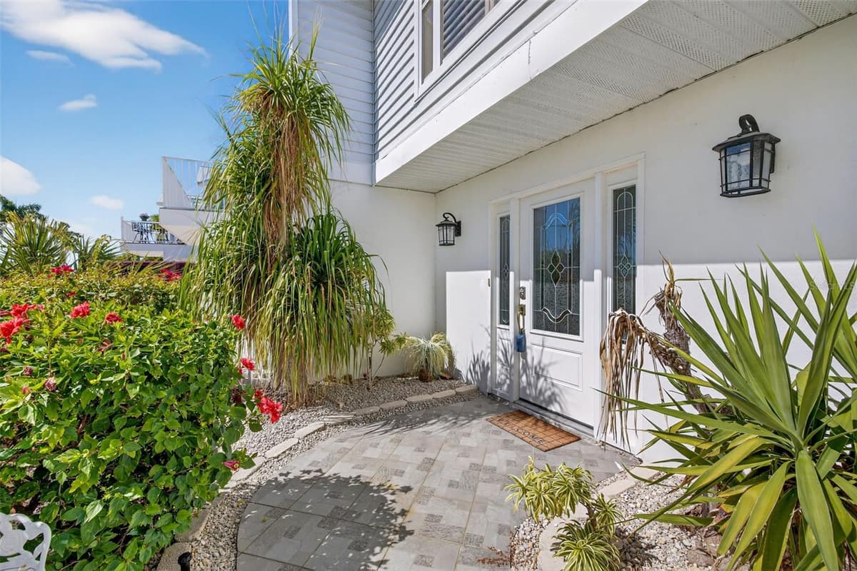 12130 SIESTA DRIVE — photo 3 of 36