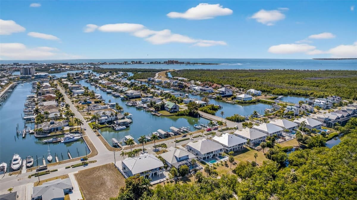 12130 SIESTA DRIVE — photo 34 of 36