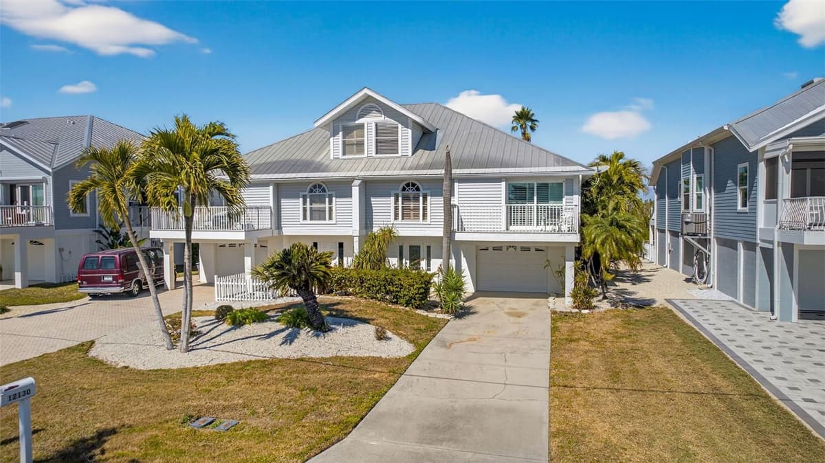 12130 SIESTA DRIVE — photo 2 of 36