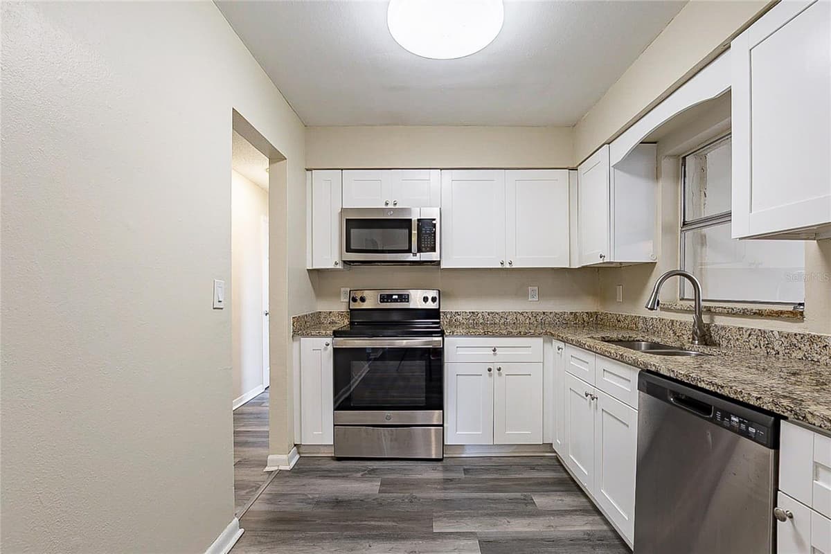 8528 GOLD RIDGE CIRCLE — photo 6 of 31