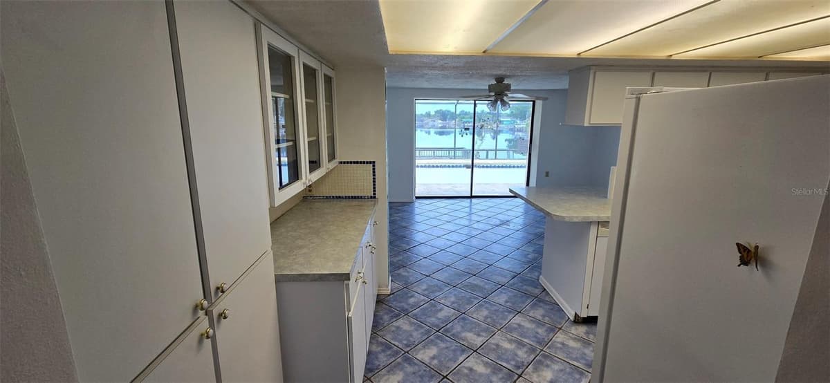 1414 GRAND BOULEVARD — photo 5 of 43