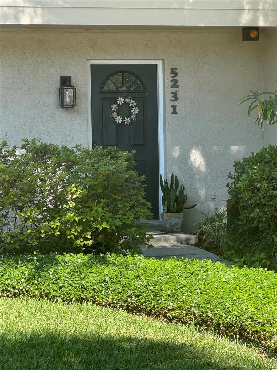 5231 BAYSHORE BOULEVARD — photo 1 of 42