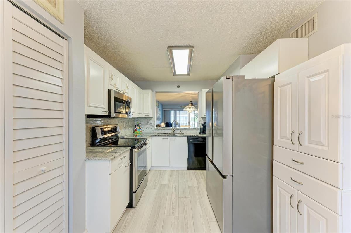 3980 IRONWOOD CIRCLE — photo 8 of 35