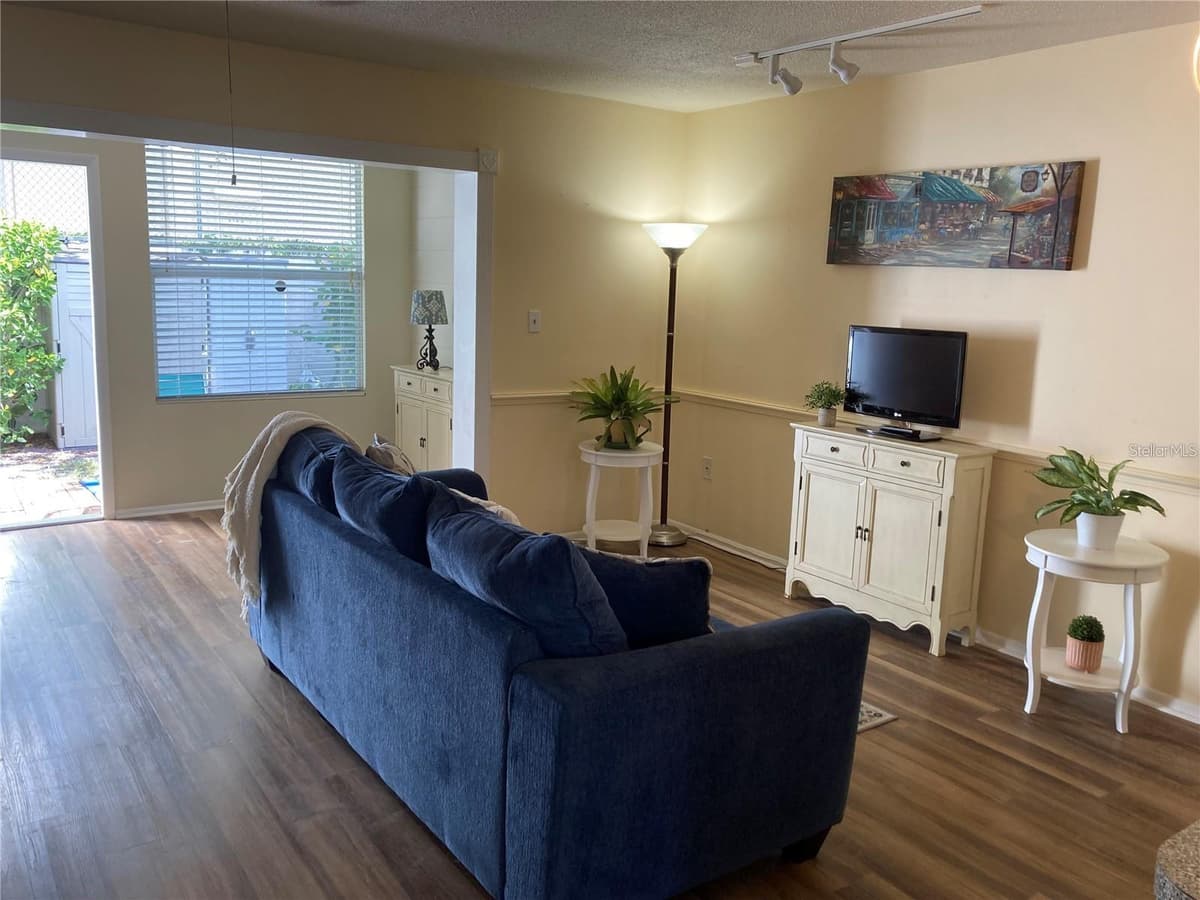 6032 ARLENE WAY — photo 5 of 28