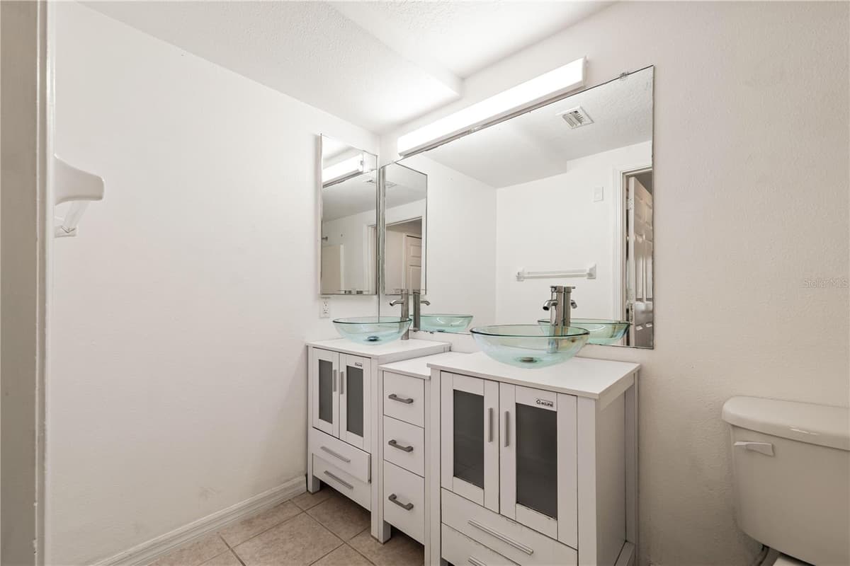 6434 CYPRESSDALE DRIVE — photo 10 of 33