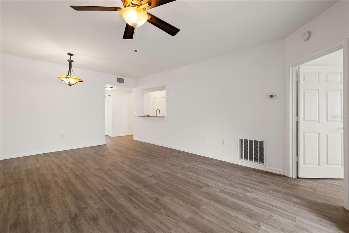 6434 CYPRESSDALE DRIVE — photo 7 of 33