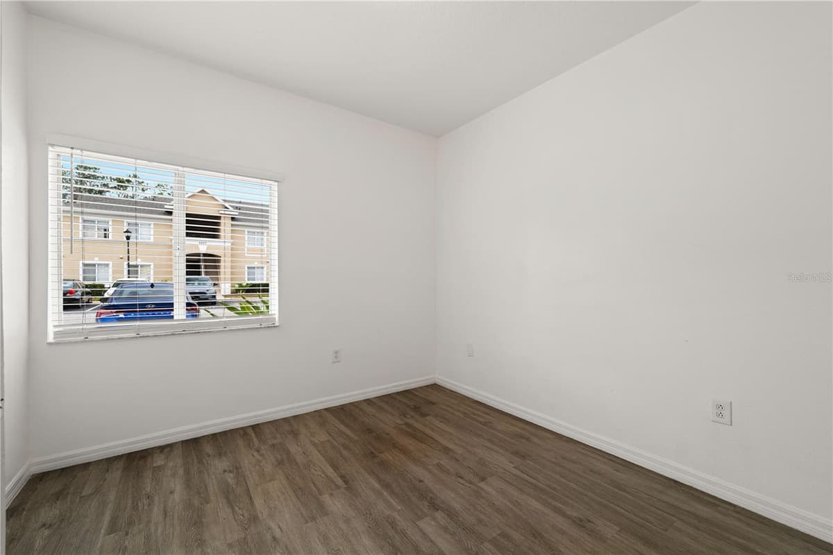 6434 CYPRESSDALE DRIVE — photo 15 of 33