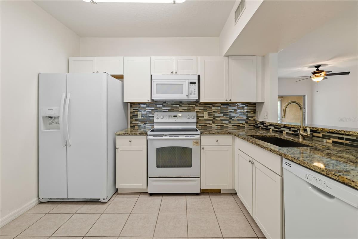 6434 CYPRESSDALE DRIVE — photo 3 of 33