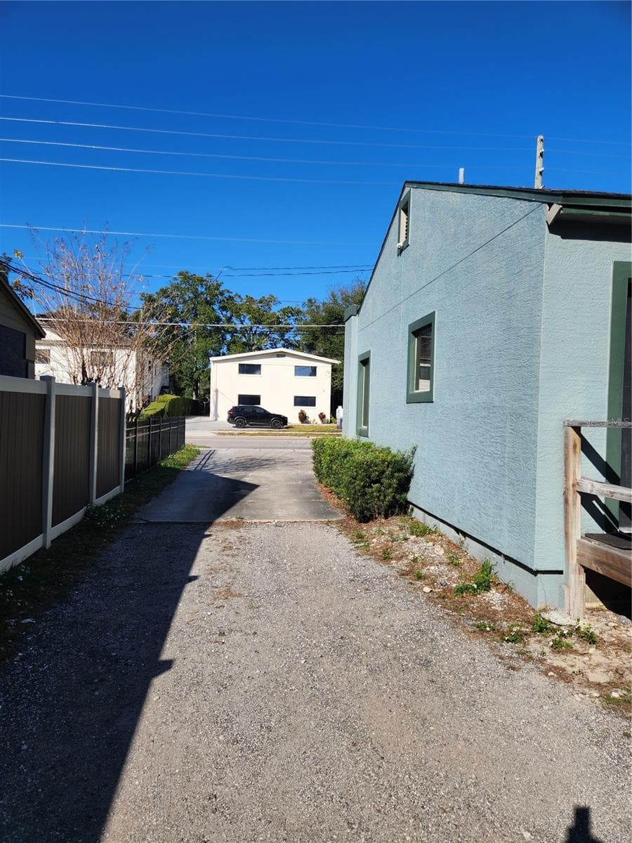 1412 ROBINSON STREET — photo 3 of 8