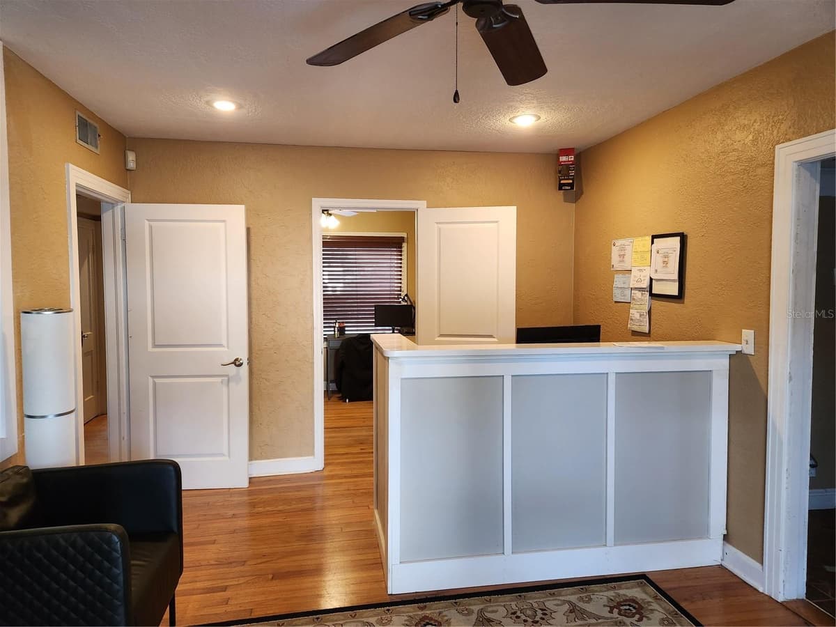 1412 ROBINSON STREET — photo 5 of 8