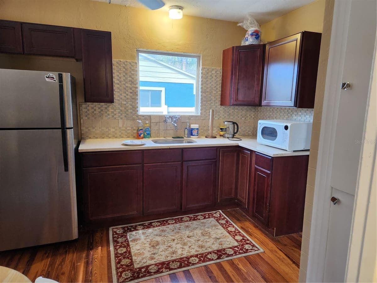 1412 ROBINSON STREET — photo 8 of 8