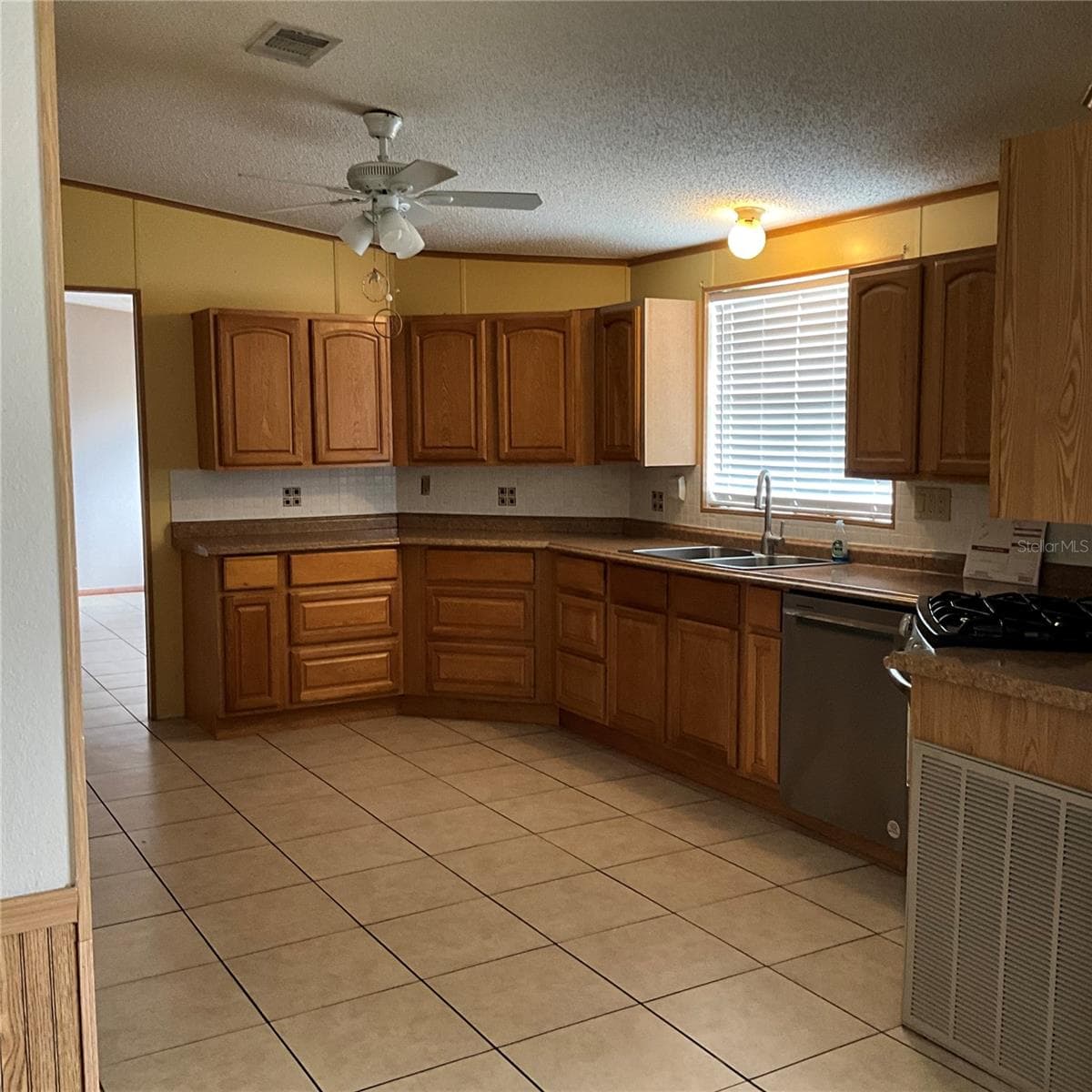 116 TRADERS COVE BOULEVARD — photo 25 of 60