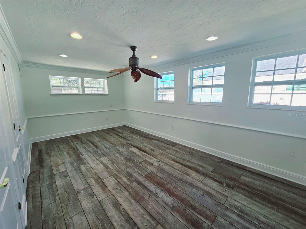 611 19TH AVENUE — photo 16 of 28