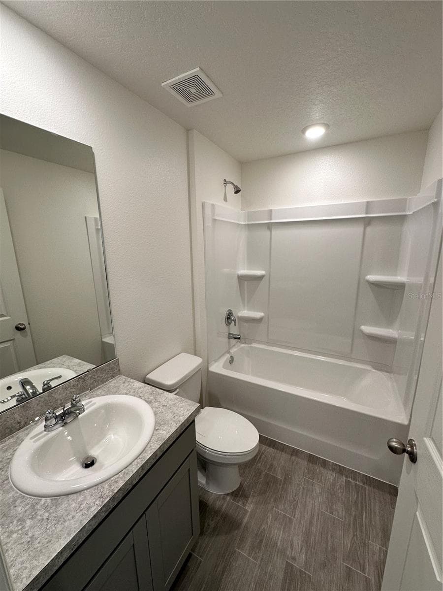 16 ROLLING SANDS DRIVE — photo 10 of 15
