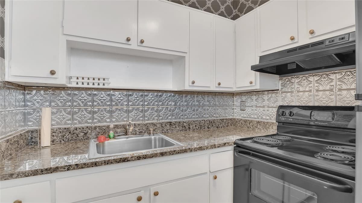 2727 ATLANTIC AVENUE — photo 10 of 25