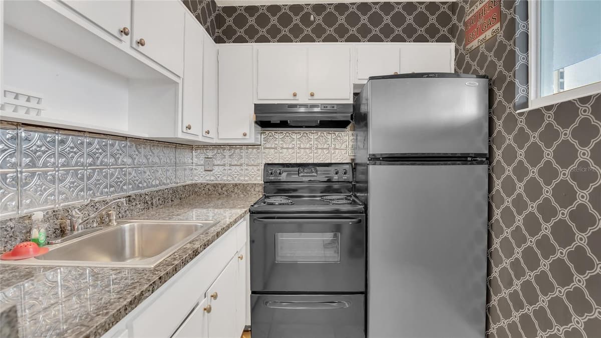 2727 ATLANTIC AVENUE — photo 9 of 25