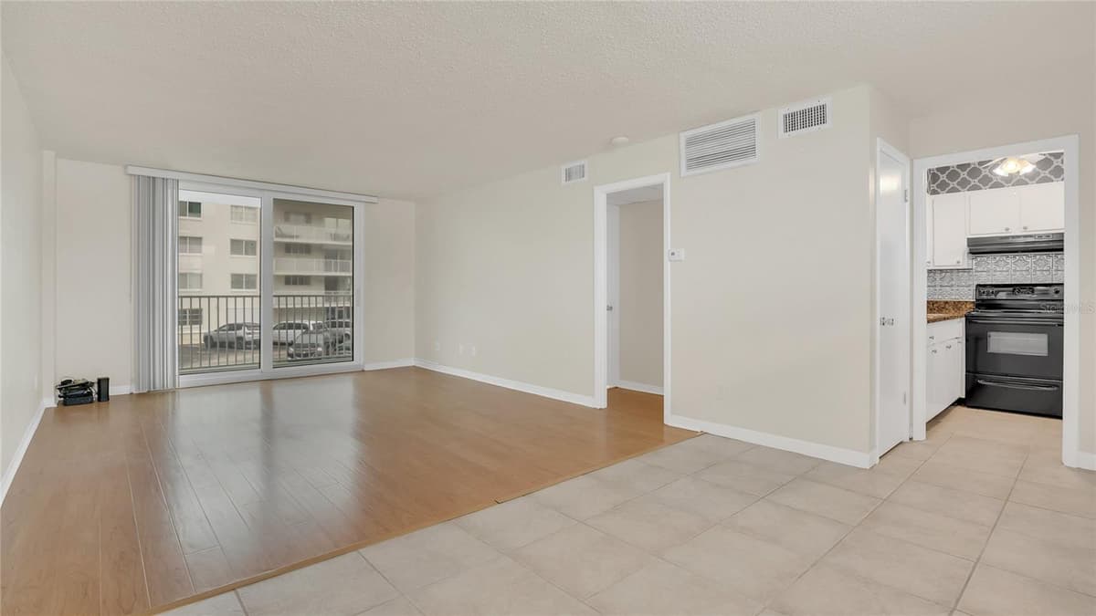 2727 ATLANTIC AVENUE — photo 4 of 25