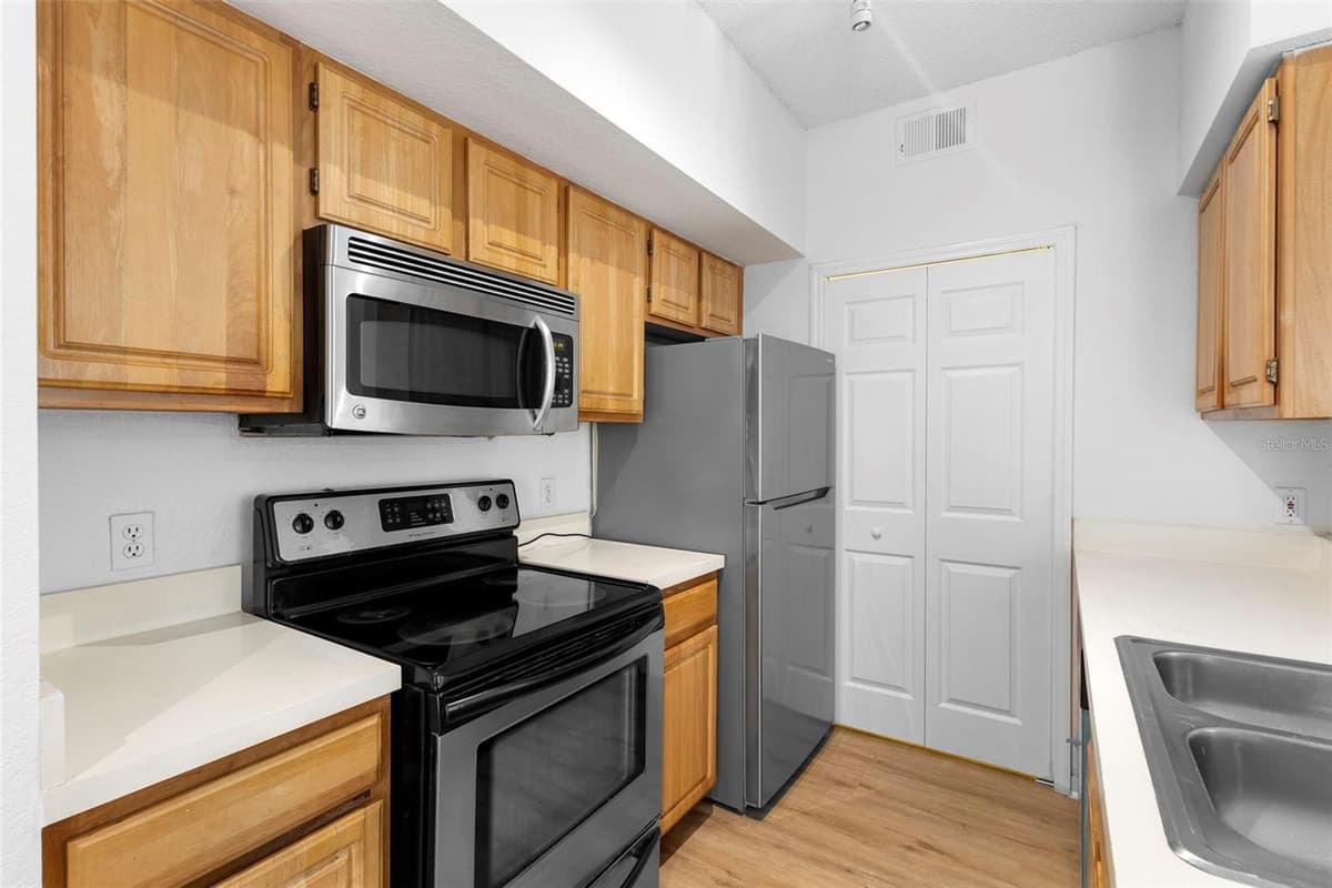 13037 MULBERRY PARK DRIVE — photo 5 of 45