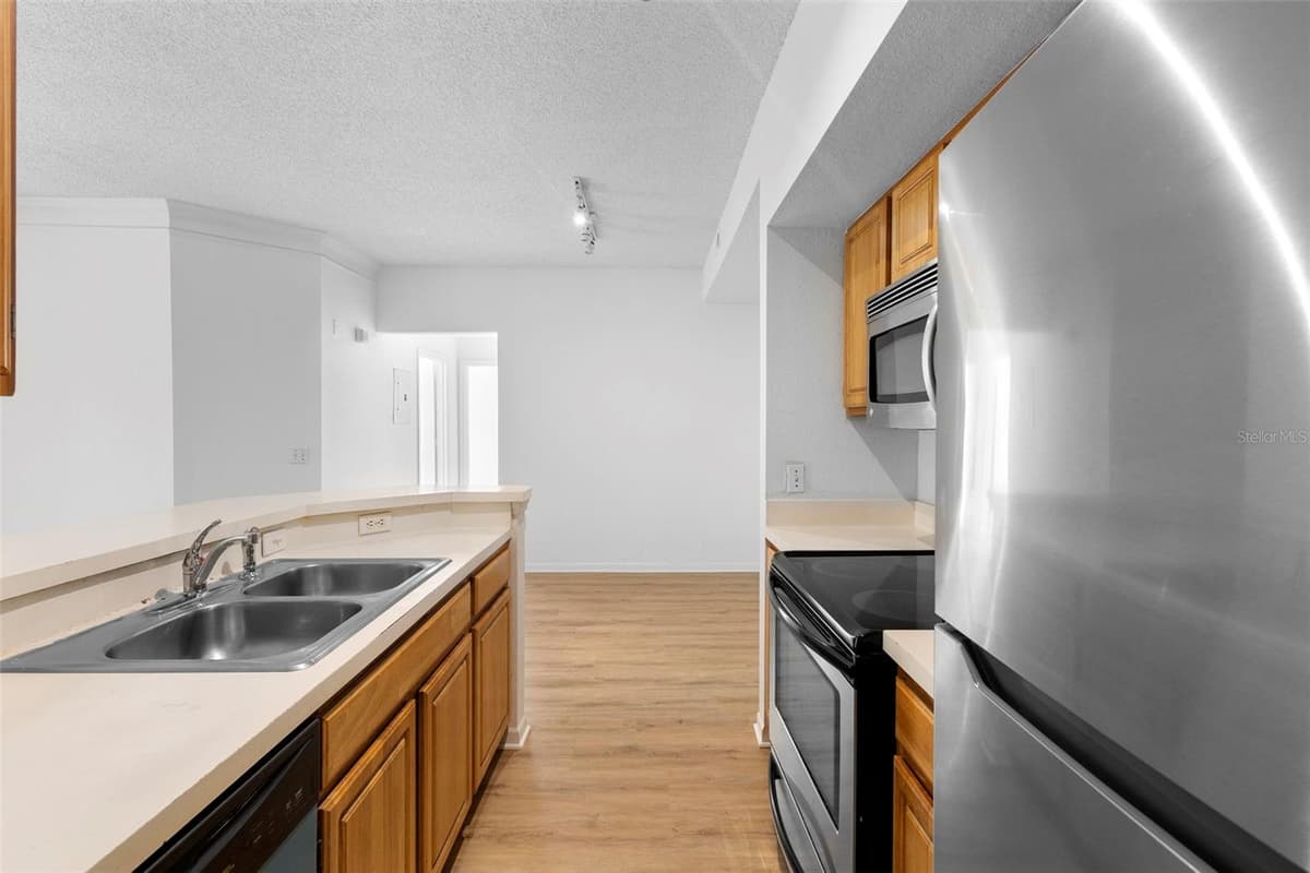 13037 MULBERRY PARK DRIVE — photo 7 of 45