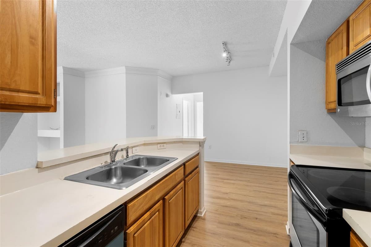 13037 MULBERRY PARK DRIVE — photo 8 of 45