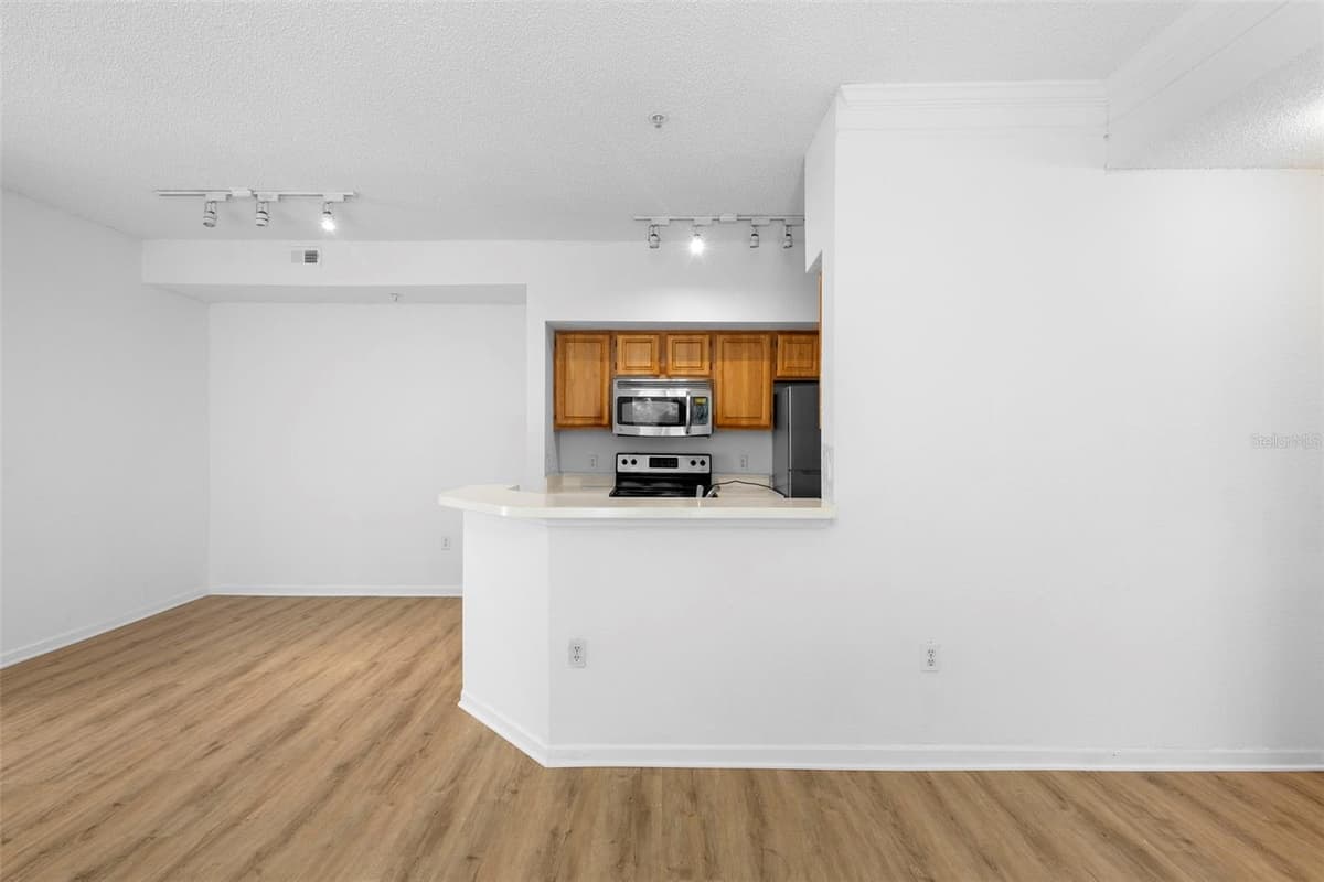 13037 MULBERRY PARK DRIVE — photo 3 of 45