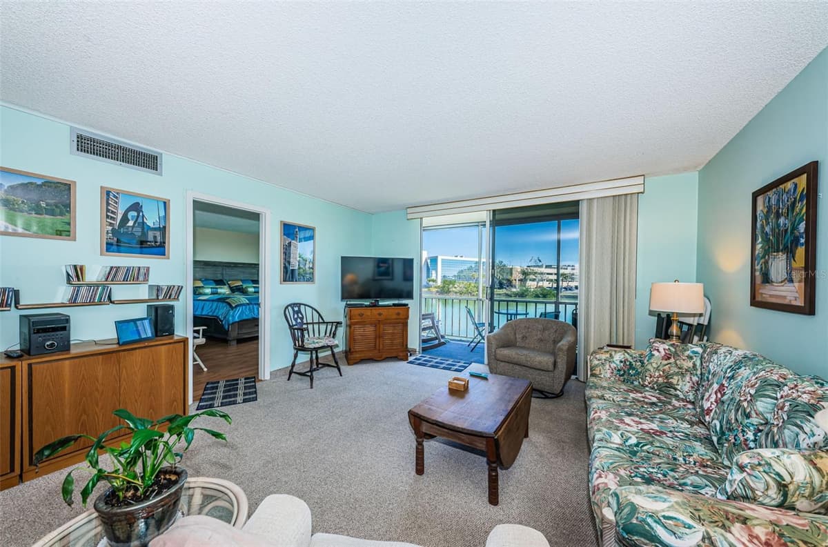 7405 BAY ISLAND DRIVE — photo 4 of 32