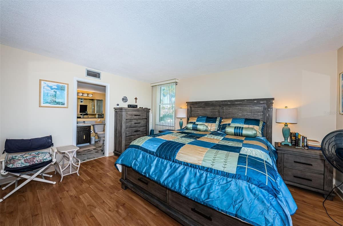 7405 BAY ISLAND DRIVE — photo 15 of 32